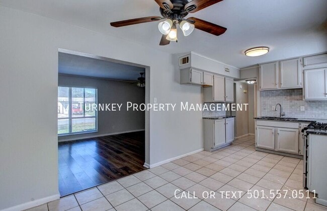 Building Photo - 7 Fairbrook Dr