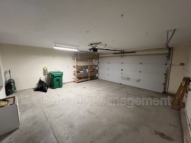 Building Photo - 7259 Pajarito Rd NE