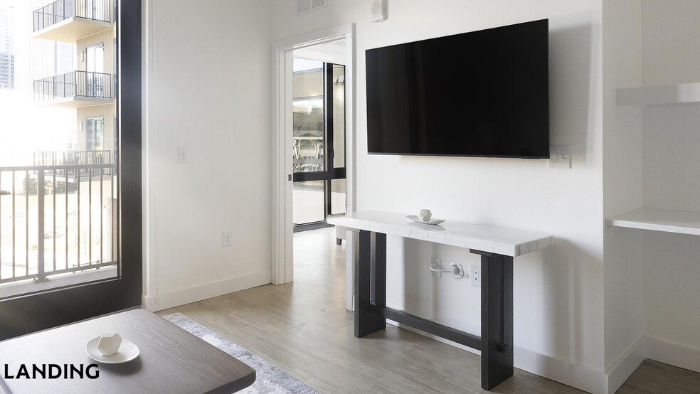 Building Photo - 1007 S Mint St