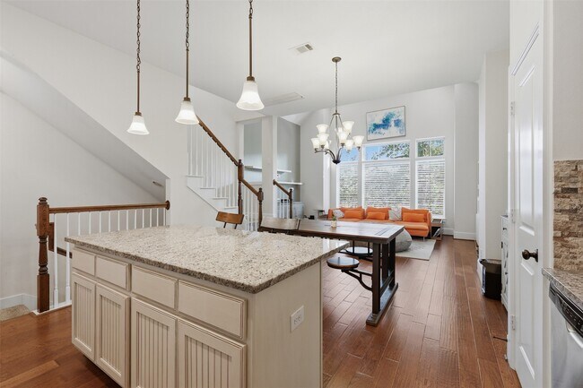 Building Photo - 1816 Dennis St