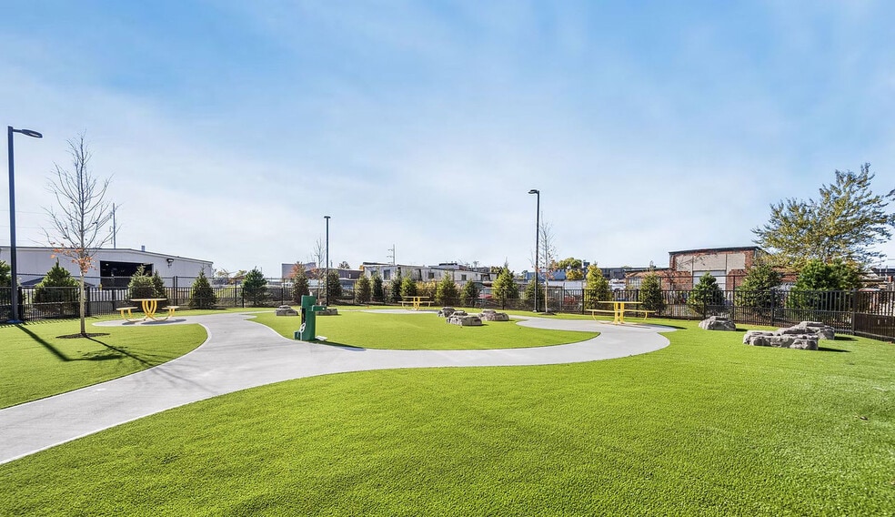 Building Photo - 484 2nd St