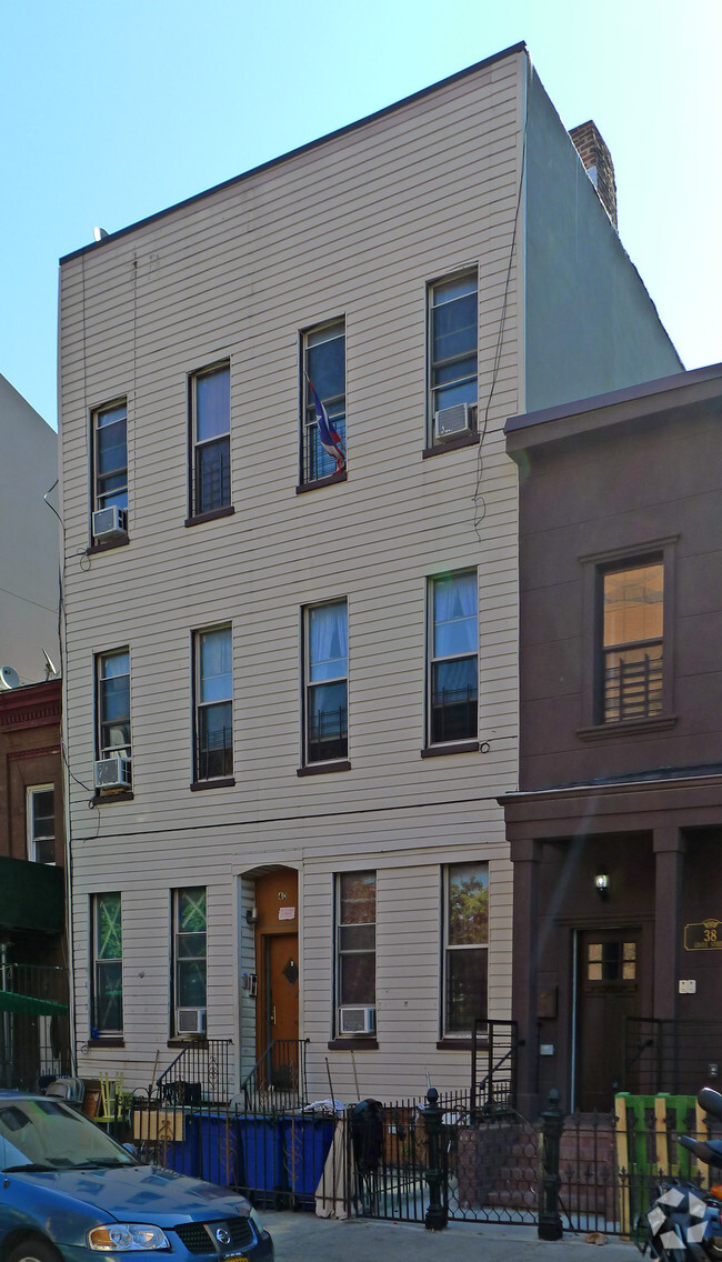 Primary Photo - 40 Grove St
