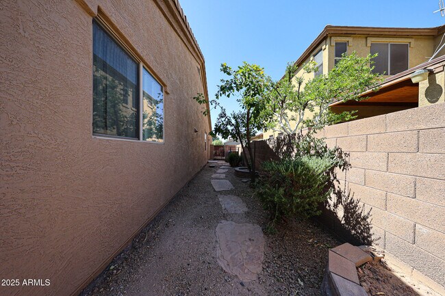 Building Photo - 3454 E Sparrow Pl