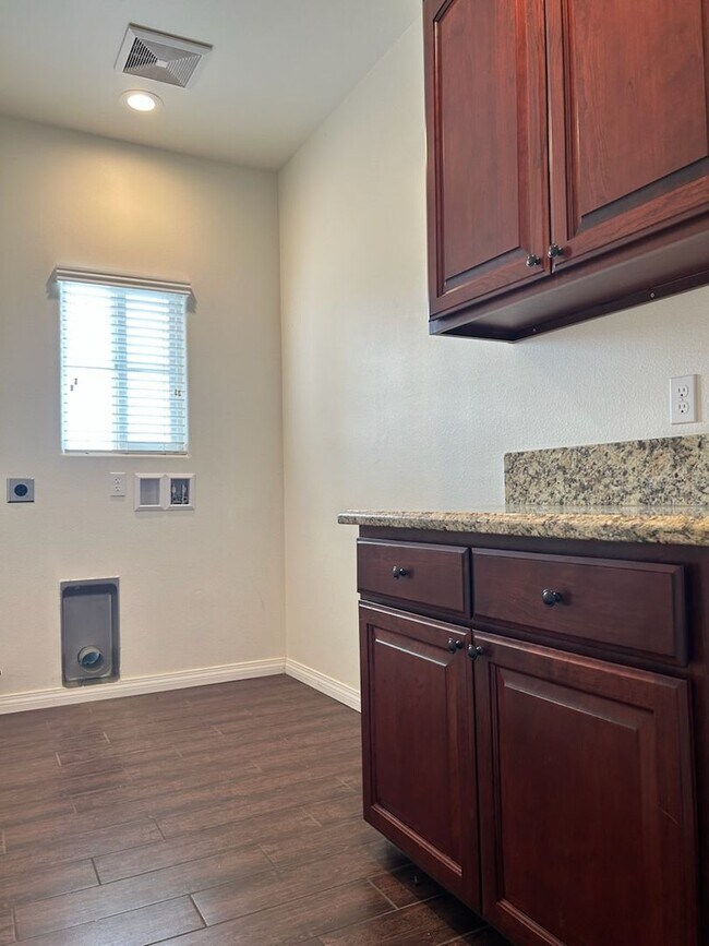 Building Photo - Please Contact Vaughn Realty to set up an ...