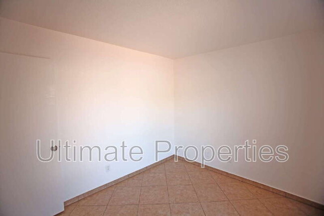 Building Photo - 5059 N 72nd Ave
