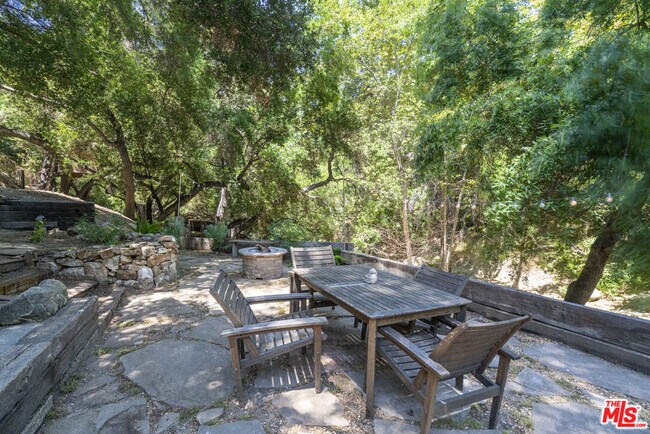 Building Photo - 618 S Topanga Canyon Blvd