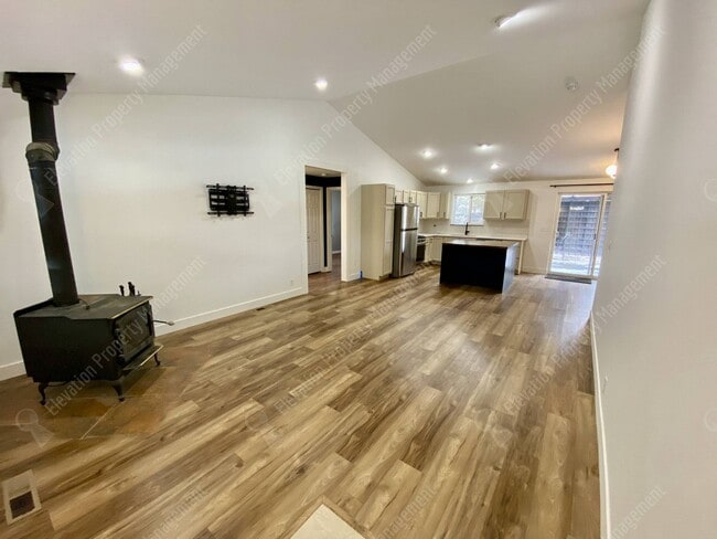 Building Photo - Updated 3BR - 2BA Gardener's Dream, w/ RV parking