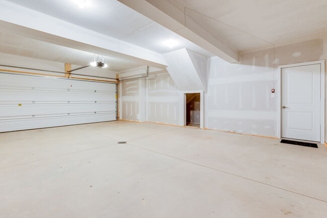 Building Photo - Available August 1st - 3 Bedroom Townhouse in Franklin Regional School District
