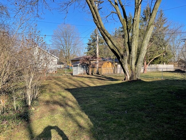Building Photo - 3 bedroom home in Forest Hills Coming Soon!