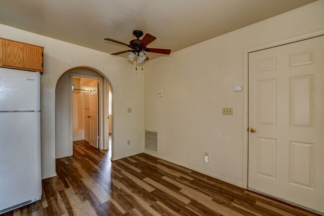 Building Photo - 6284 N Buckboard Dr