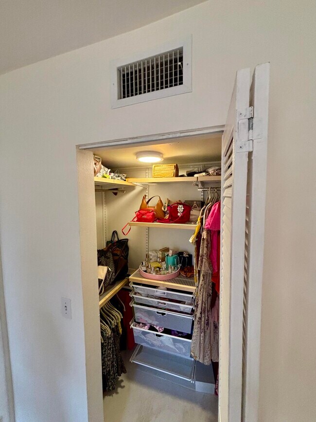 Building Photo - 450 NW 20th St