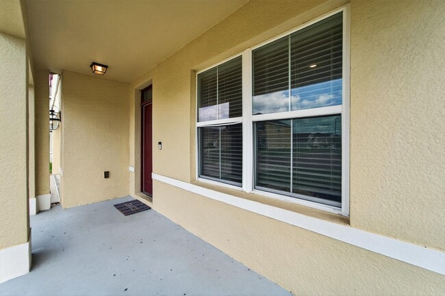 Building Photo - Stunning 5 bed/ 2 bath