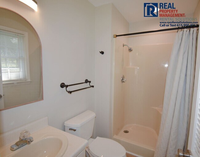 Building Photo - 2107 Londonderry Dr