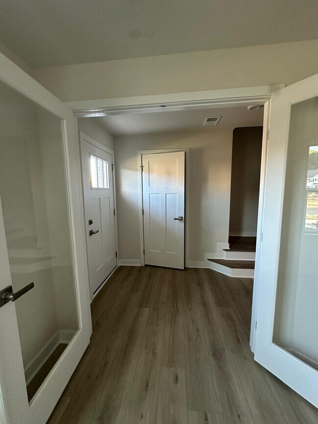 Building Photo - 8626 S Park Dr