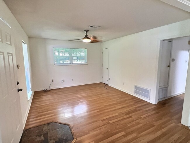 Building Photo - Charming 3-Bedroom, 2-Bathroom Home in Oce...