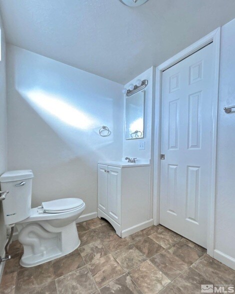 Building Photo - 538 1/2 6th Street Unit