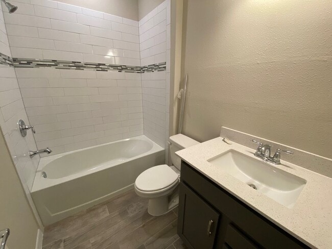 Building Photo - Freshly Updated 5-Bedroom, 4-Bath Home in Grand Oaks – Nearly New Condition