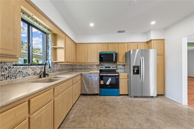 Building Photo - 1044 NE 97th St