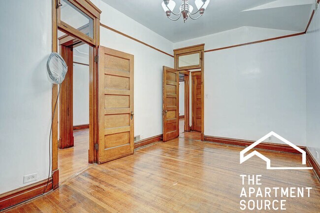 Building Photo - 4736 S Prairie Ave