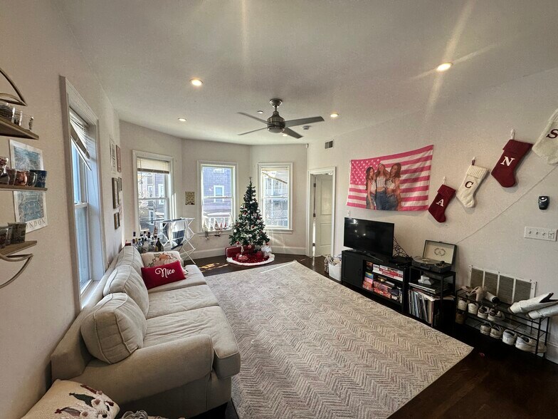 Building Photo - 9 Oswald St