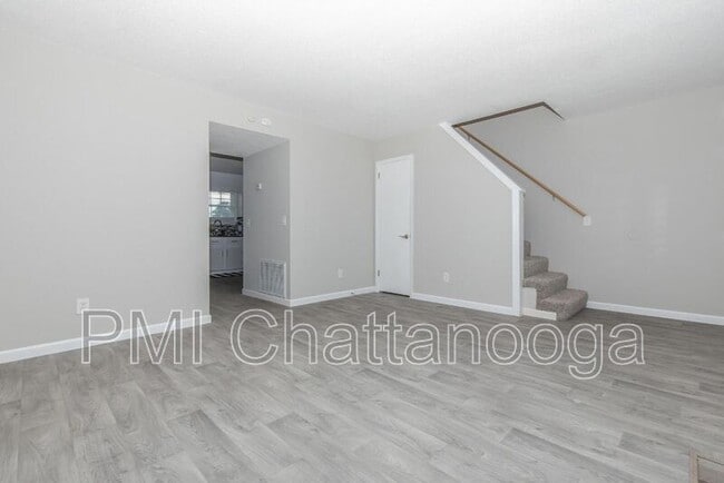 Building Photo - 17 Fernwood Dr