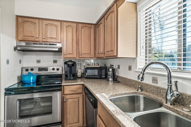 Building Photo - 119 Avery Ave