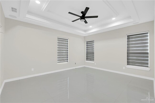 Building Photo - 20 Tierra Escondido