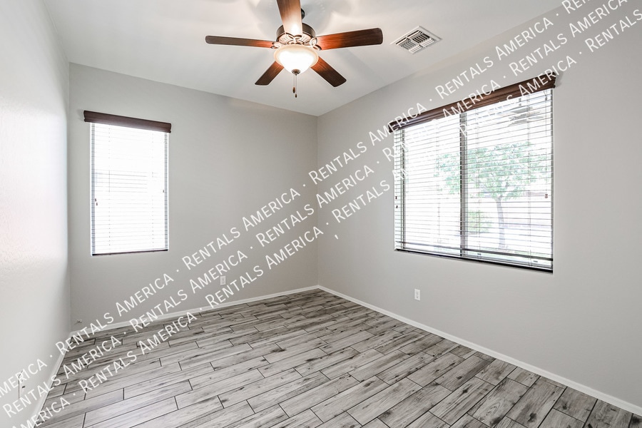 Building Photo - 7045 S Legend Dr