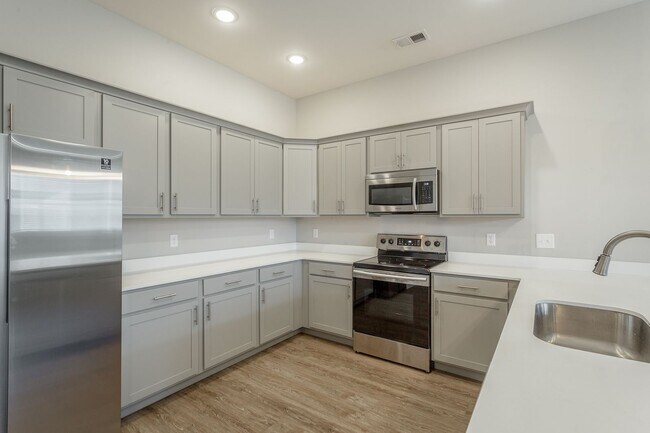 Building Photo - Brand new 3 bedroom 2 bath