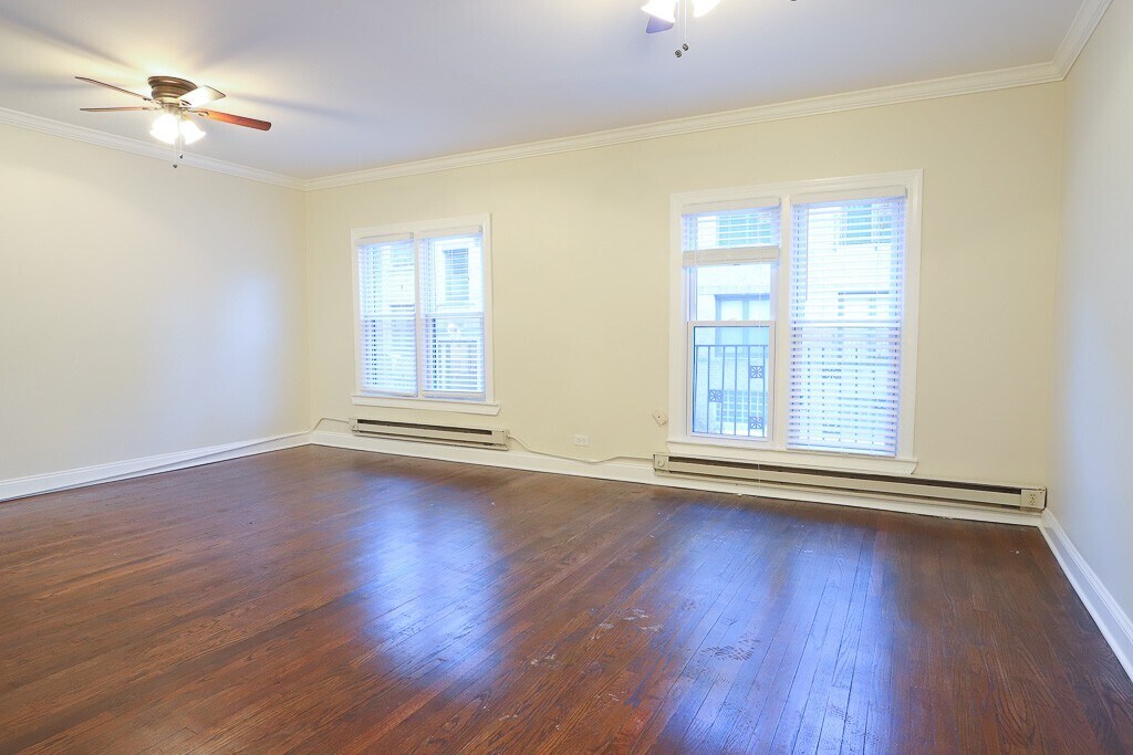 Building Photo - 709 W Roscoe St