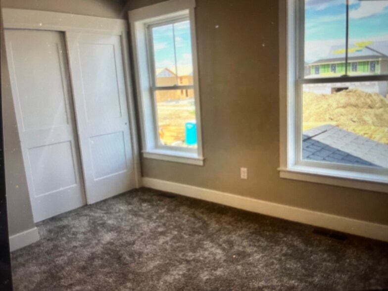 Building Photo - 6012 Farmstead Ave