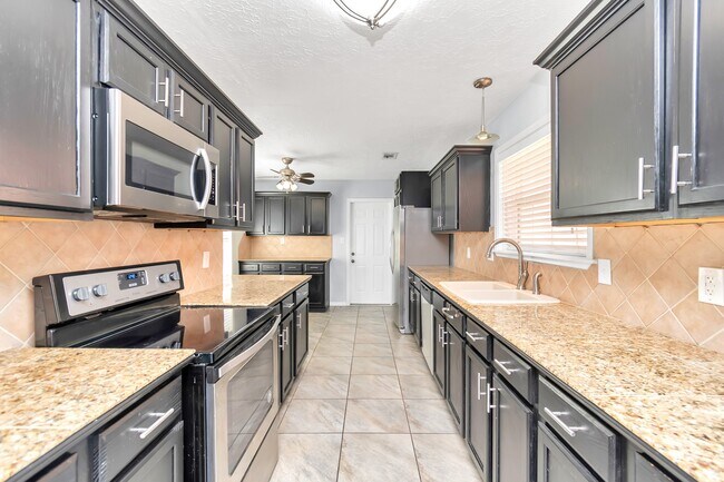 Building Photo - 13406 Splintered Oak Dr