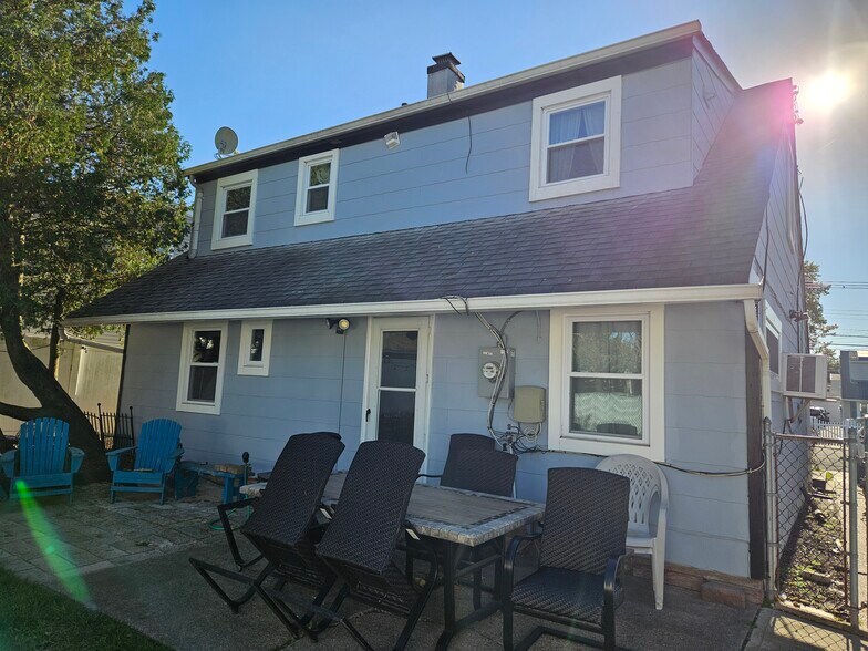 Building Photo - 898 Bowling Green Dr