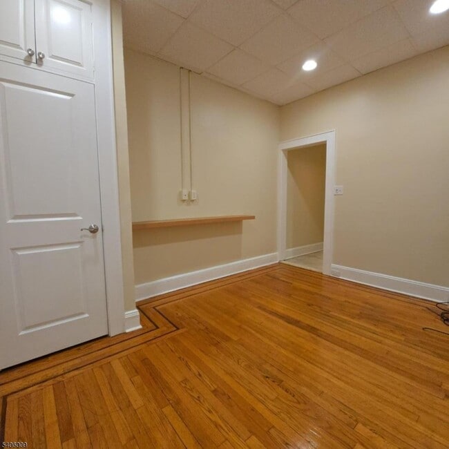 Building Photo - 95 Nichols St