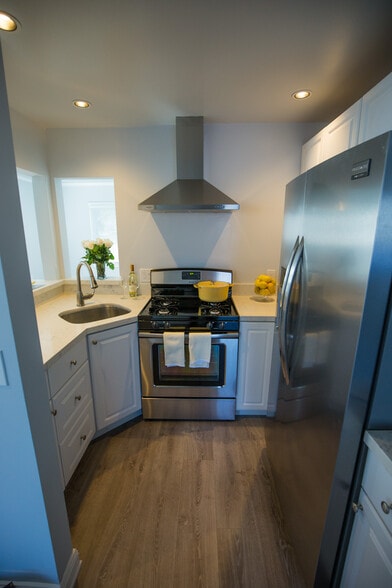 Kitchen. - 652 N Marengo Avenue