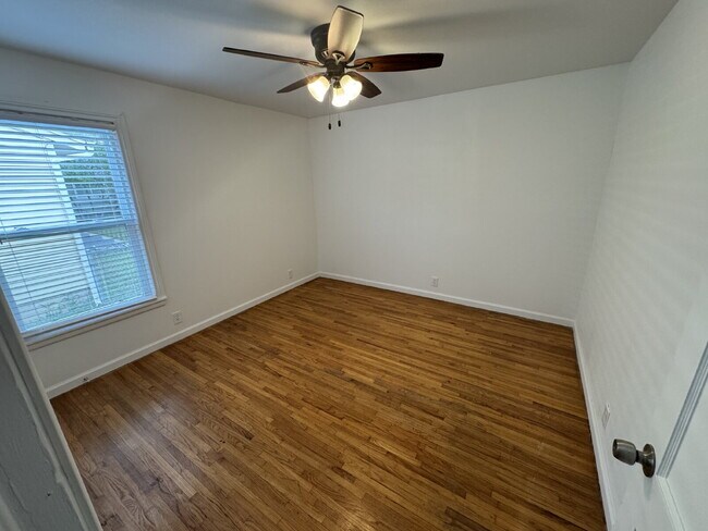Building Photo - 2318 Fenwick Dr