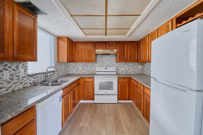 Building Photo - 6911 Pouter Dr
