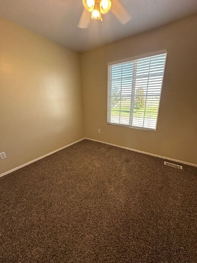 Building Photo - December Rent Free! Beautiful 5 Bed 2 Bath Home for Rent in Syracuse!