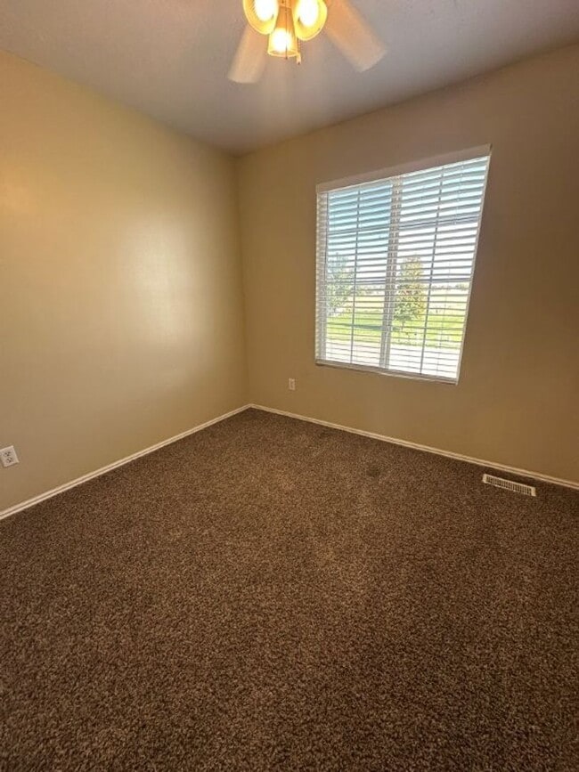 Building Photo - We Buy Christmas! $1000 Amazon Gift Card + Free Rent! 5 Bed 2 Bath Home in Syracuse