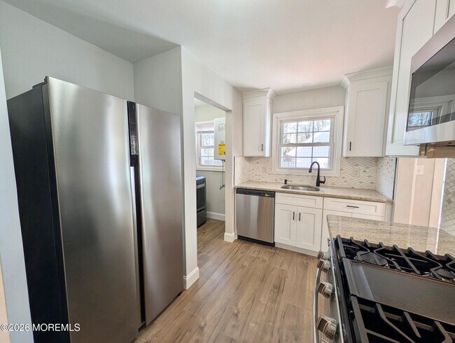 Building Photo - 73 S Shore Dr