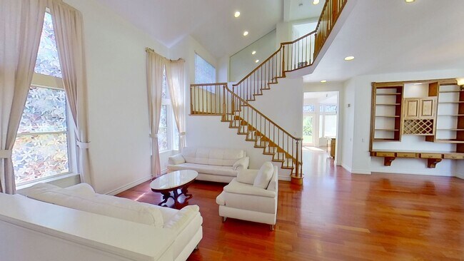 Building Photo - 9 Inverary