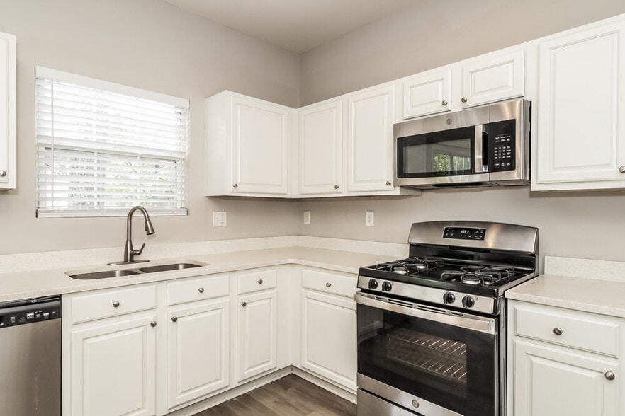 Building Photo - 2981 Courtland Oaks Trail SW
