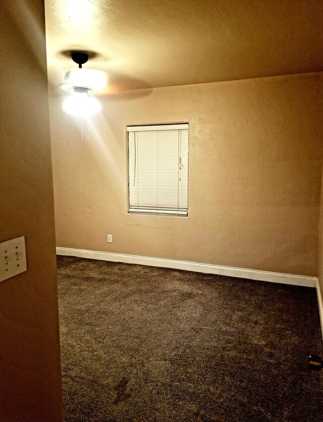 Building Photo - 512 E Strawbridge Ave