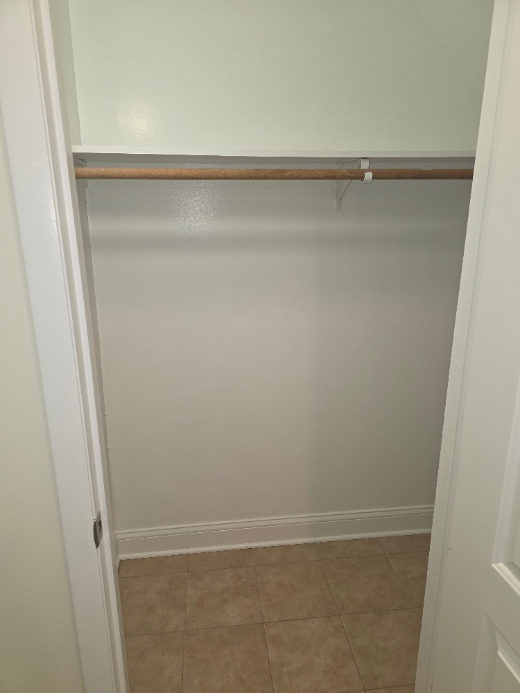 Closet1 - 826 E Capri Dr