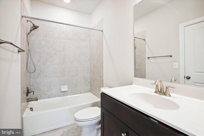 Building Photo - 909 Rockwell Ave