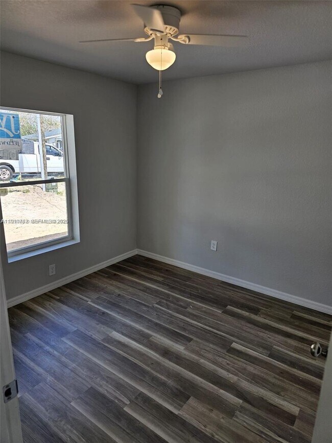 Building Photo - 1209 Ramona Ave