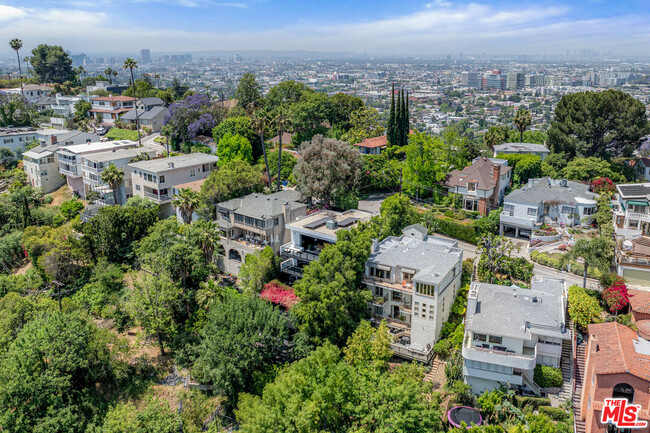 Building Photo - 2300 Ronda Vista Dr