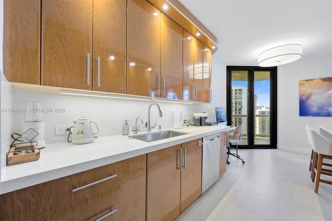 Building Photo - 20191 E Country Club Dr