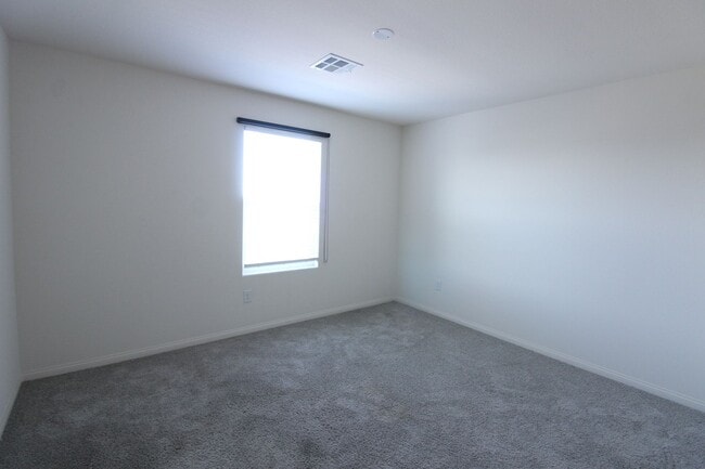 Building Photo - THREE BEDROOMS ALL WITH PRIVATE BATHROOMS