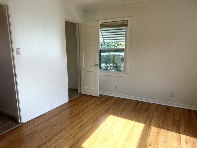 Building Photo - 221 E Griffith Way